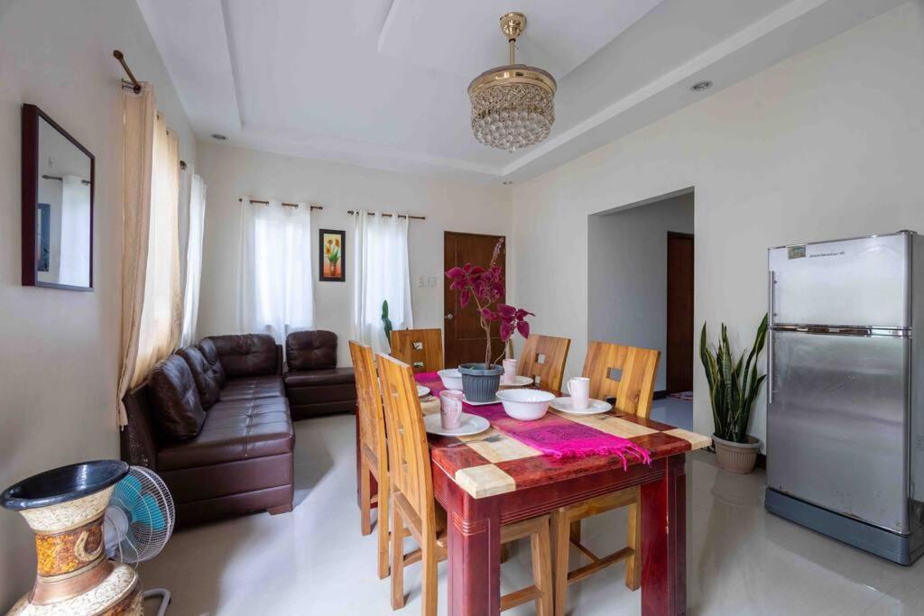 Four Bedroom Staycation House In Tagaytay Tagaytay City Dış mekan fotoğraf