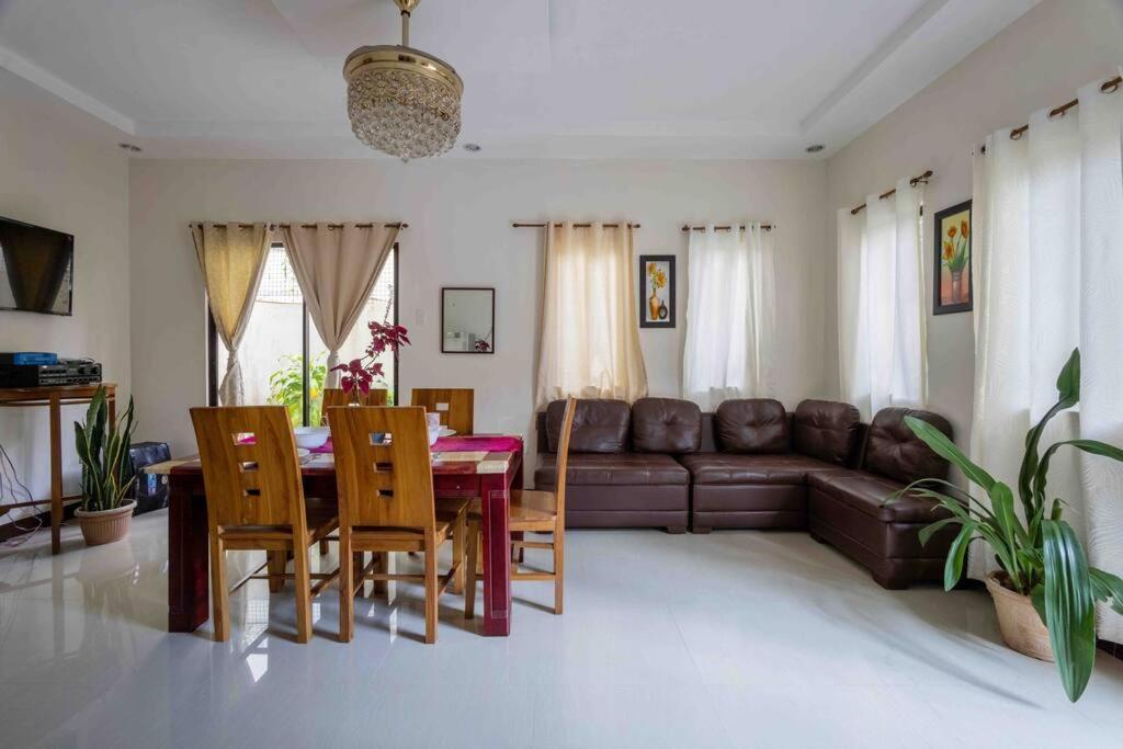 Four Bedroom Staycation House In Tagaytay Tagaytay City Dış mekan fotoğraf